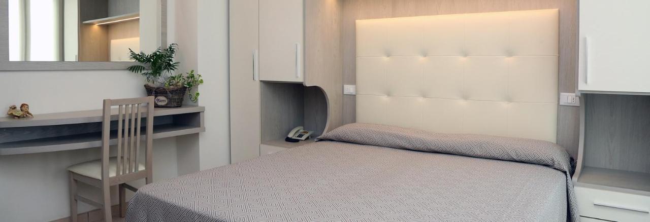 Double or Twin Room,890011693:JPEG